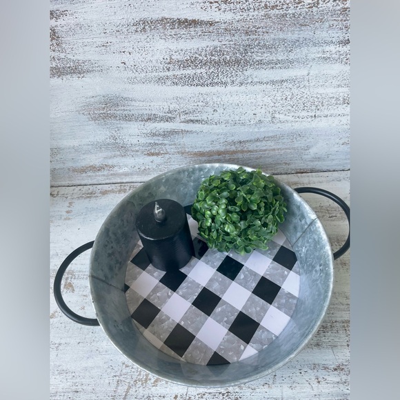 Black & White Buffalo Check Round Trays Set of 2 - Picture 3 of 13